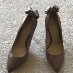 Enzo Angiolini taupe pump NWOT 9M